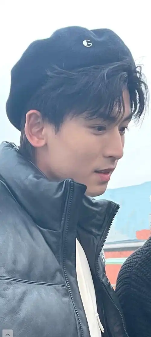 张哲瀚生图也太漂亮了这张壁纸送给大家.