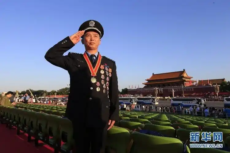 观礼嘉宾在现场