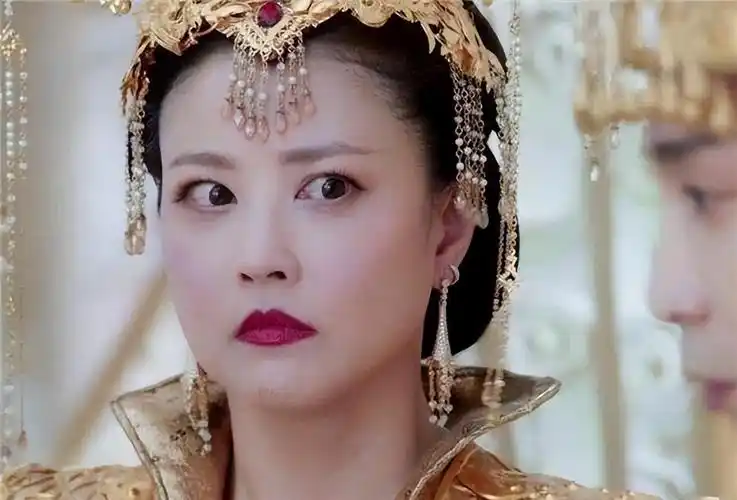 仰月唇的明星有哪些(仰月唇的一些特征)