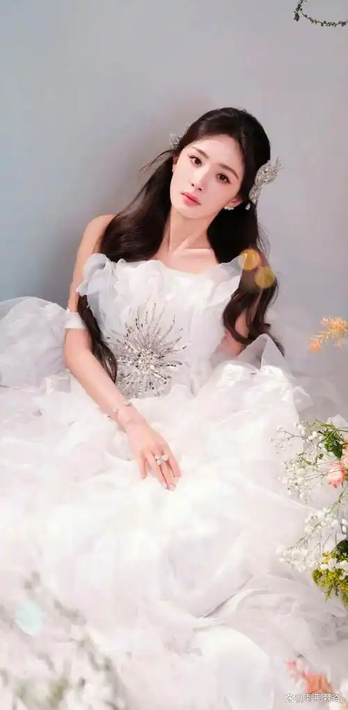 穿婚纱的杨幂好美丽动人