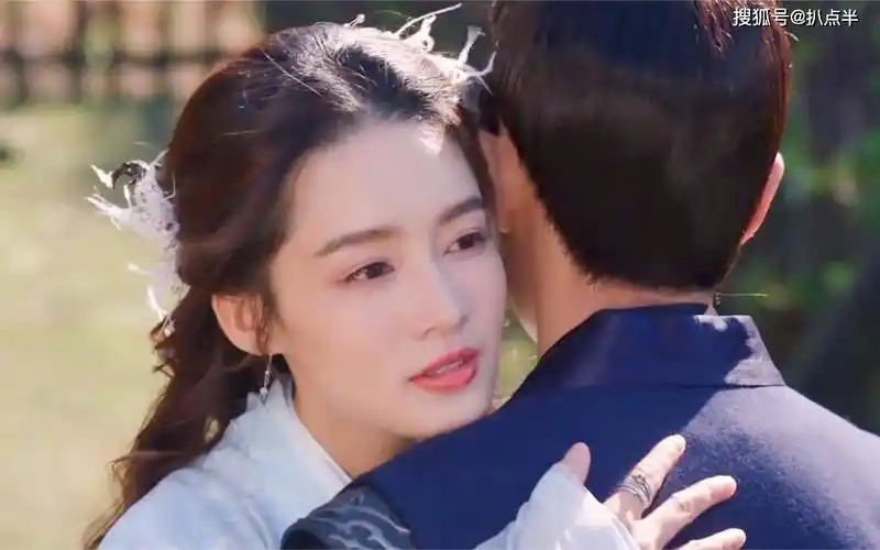 集齐"顶流"男友,为何仍孑然一身_杨洋_绯闻_合作