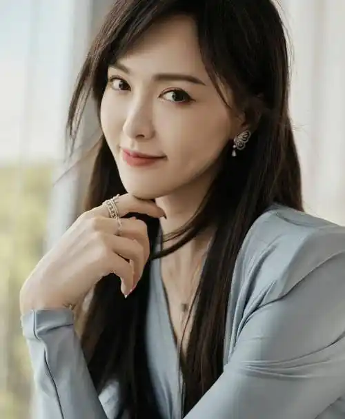 唐嫣时尚写真:袅袅婷婷,高贵典雅