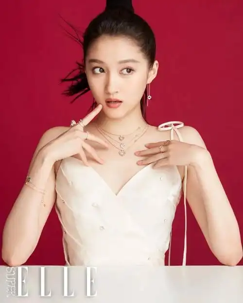 不如就此来感受一下fred斐登中国pretty woman代言人关晓彤的七夕"饰"