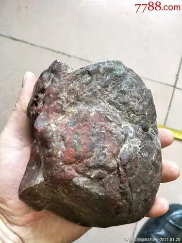 鸡血石原石一个