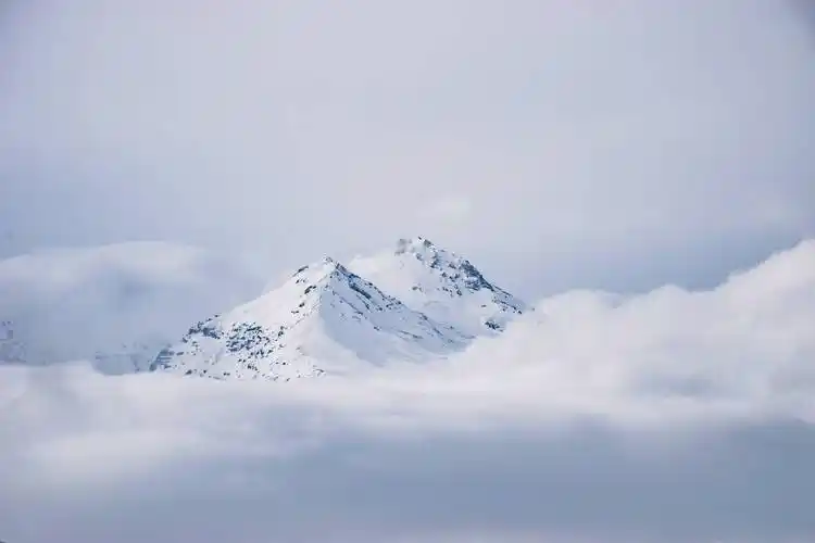 雪山ppt背景图片-热门主题