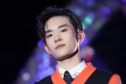 易烊千玺超a混剪恋爱不过如此