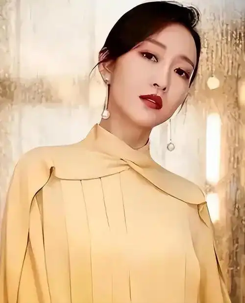 王鸥产后a4腰变水桶腰晒戒指宣誓主权婚姻状态引热议