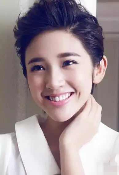 主持人短发发型图片 知性又女人_主持人头发造型短发 - 乐享生活