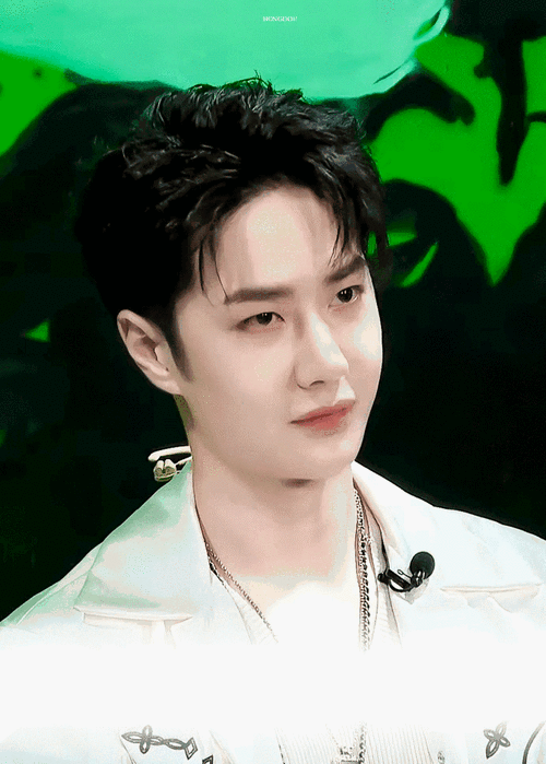 王一博的花容月貌,希望他多笑笑,笑起来比春天的花儿还好看,太治愈了