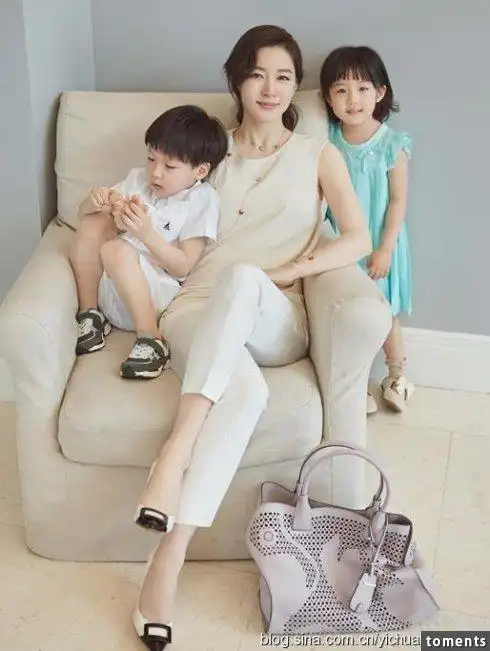 1987年港姐亚军李美凤1990年与香港作词界才子林敏聪秘密结婚