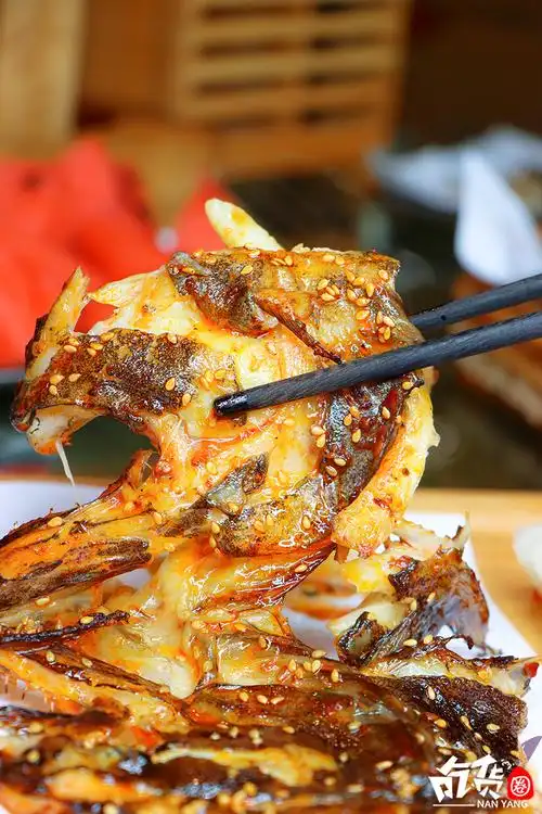 根据个人口味 适量添加 柠檬的清香酸甜 会让碟鱼头吃起来更美味 烤