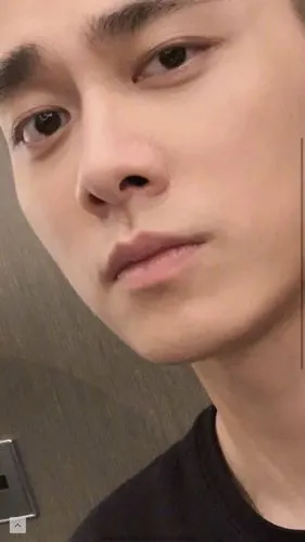 主题:李易峰新自拍不看头发光看脸真的好漂亮啊!
