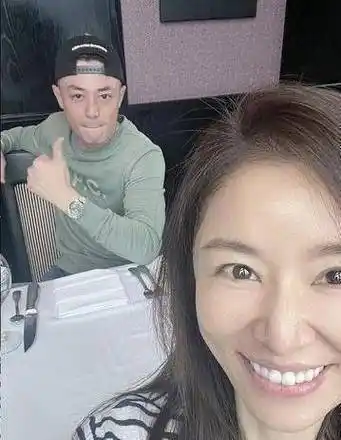 林心如晒与老公六连拍,与霍建华恩爱互动,曾多次被传感情不和_林志颖