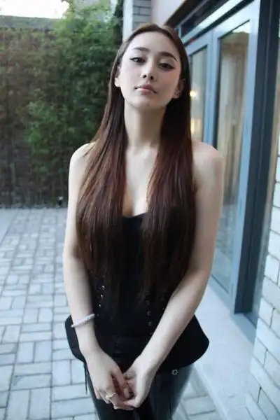 张馨予个人资料和图片_张馨予身高/体重/生日/年龄/星座_张馨予作品