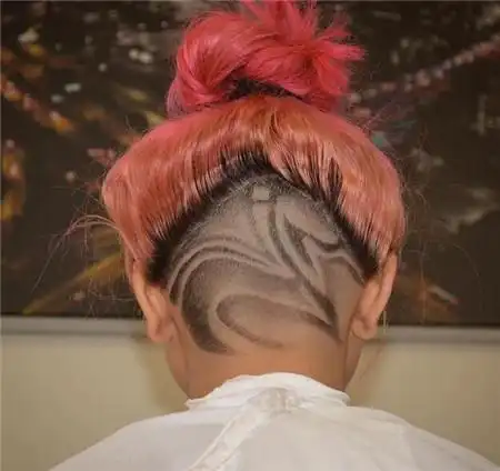 女生后颈雕刻发型 帅到没天理