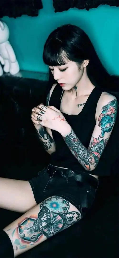 高清iphone全面屏壁纸最全的花臂纹身小姐姐
