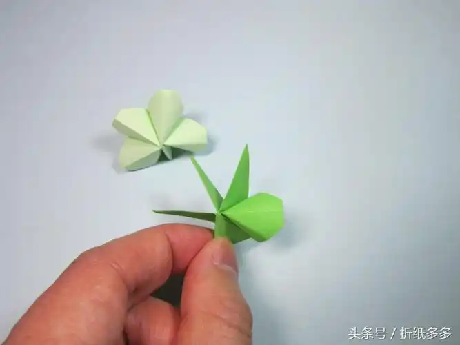 1分钟学会美丽的四叶草折纸 简单的幸运草手工折纸步骤图解