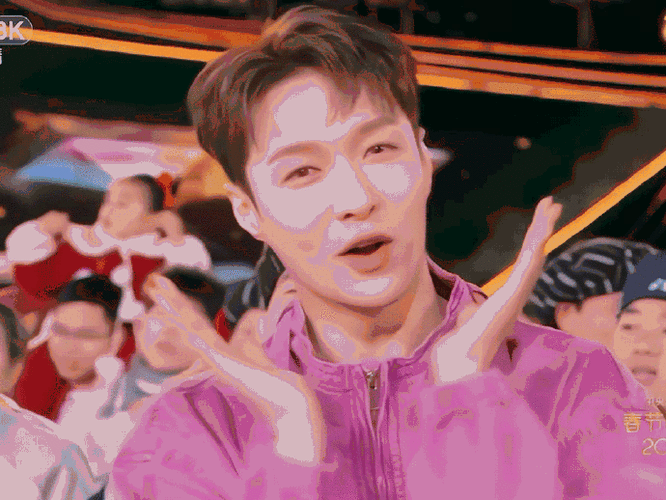 张艺兴十字路口跳舞##春晚