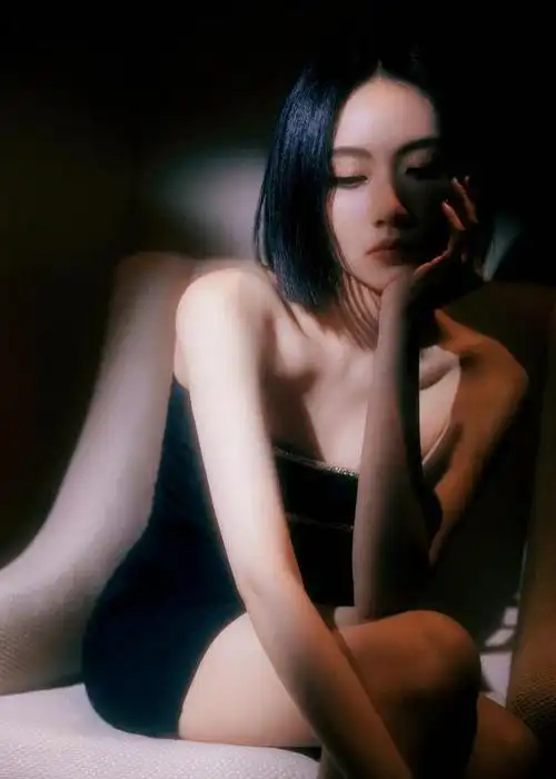 低胸装小短裙的刘惜君黑粉看了也会无话可说的吧