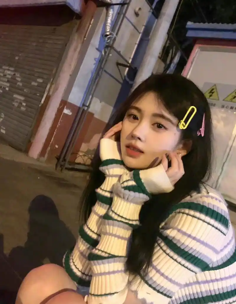 早期鞠婧祎的素颜照,意外的好看,和现在反差很大