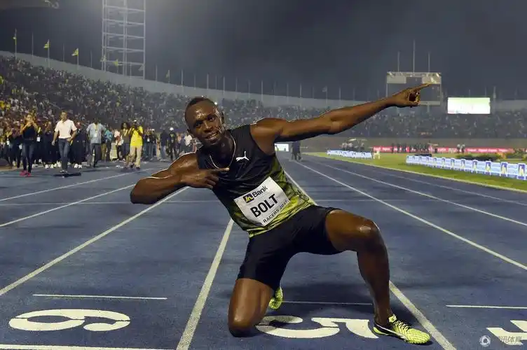 高清本土完美收官博尔特标志性动作庆祝