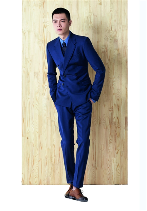蓝色西装套装,蓝色衬衫