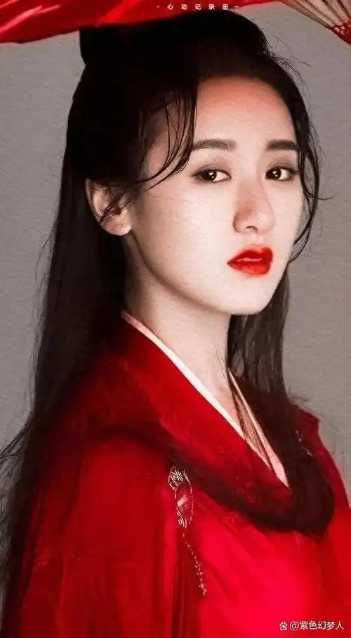 古装剧中,红色的衣服往往给人一种喜庆,霸气的感觉.