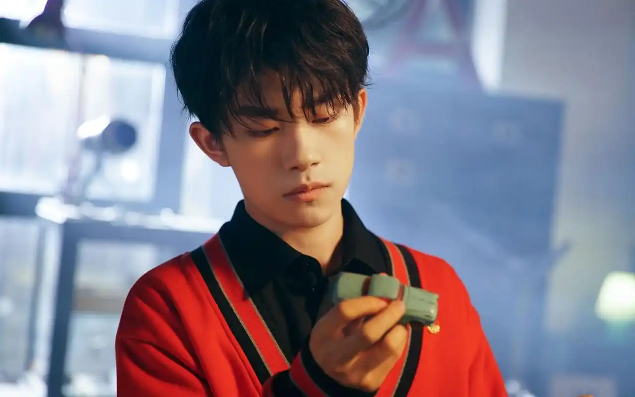 tfboys易烊千玺帅气图片桌面壁纸