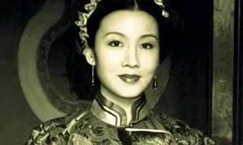 袁世凯也是极为的高兴,在自己快到老年的时候,还能拥有两个儿子三个