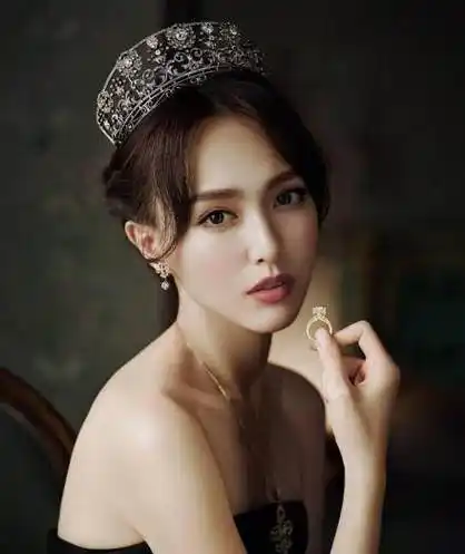 目前二人并没有在社交账号上分布有关生子的消息,但唐嫣在12月6日生日