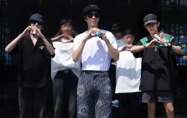 官微踩点发文高调告别,三家互嘲场面难看|王源|王俊凯|易烊千玺|最帅