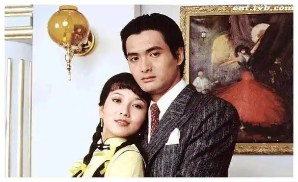 赵雅芝70岁与老公合照曝光网友调侃父女相似男方身份引猜