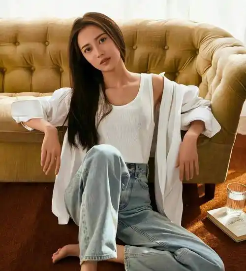 陈钰琪,1992年出生于中国四川省,身高165厘米,体重46公斤.