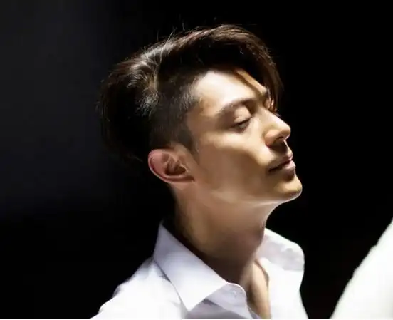 霍建华是有演技的,他是个内心戏很强大的演员,表情拿捏实在到位