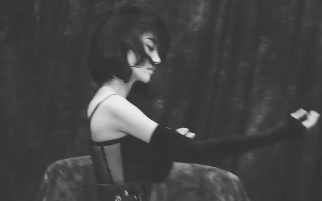 许晴黑白性感写真桌面壁纸下载