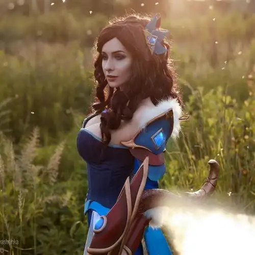 米拉娜 (by:olga) 我本来想说一点都不像 但是她实在太.