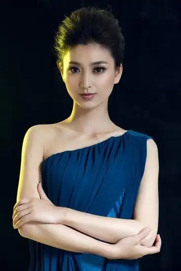 [电视新闻]《甄传》热播攒口碑 斓曦好形象受媒体热捧