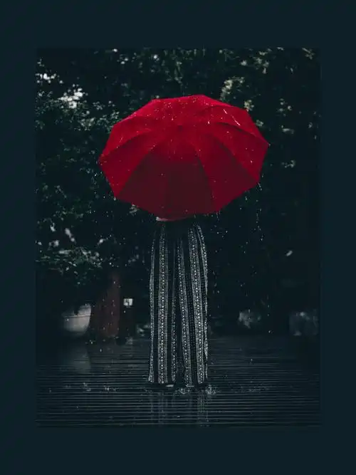 你喜欢下雨吗城市揉进雨里凉意生在初秋