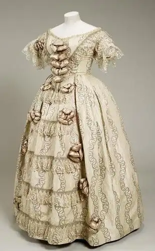 维多利亚女王在第一届世博会开幕式上穿的礼服