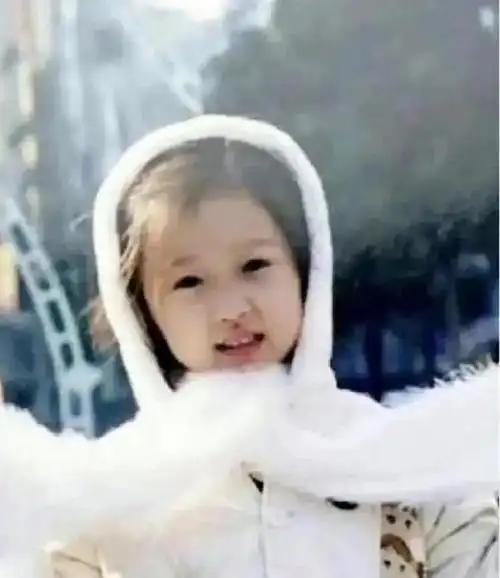 虞书欣真的是等比例长大呀,她小时候也太可爱了!