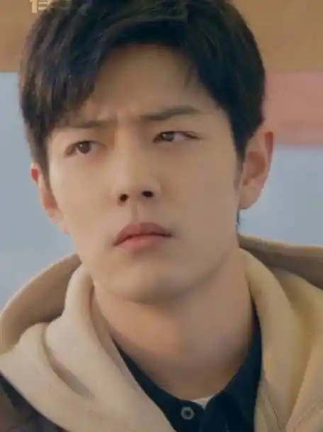 肖战盛阳##肖战骄阳伴我#【肖战超话】行走的表情包素材盛阳宝宝@x玖