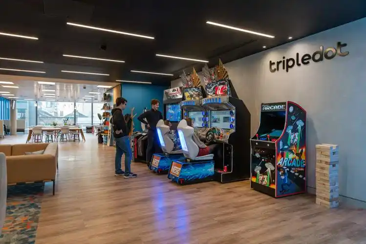 着手设计一个的员工会像喜欢他们创造的游戏一样喜欢的办公室内部.