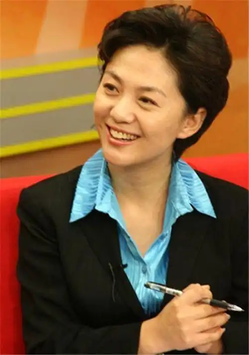 女主持人王宁结婚了吗老公是谁 央视女主持人王宁哪里人简历照片