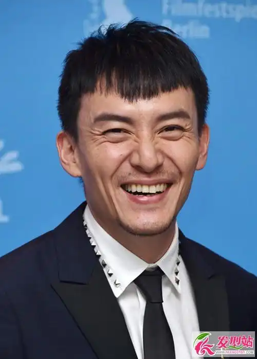 男生碎刘海减龄萌萌哒