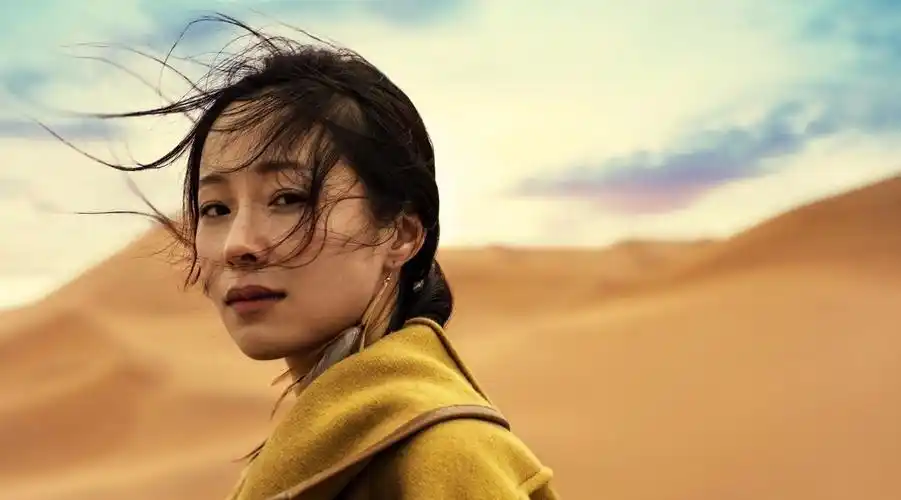 江一燕晒与非洲儿童合影,拿肤色做文章,言语是否不妥!