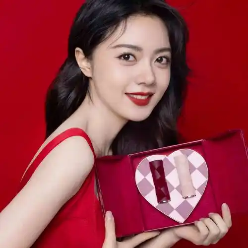 女星赵今麦时尚写真:青春靓丽,清纯美丽