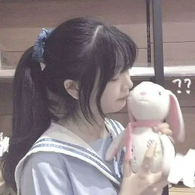 高马尾女生头像拿图吱声