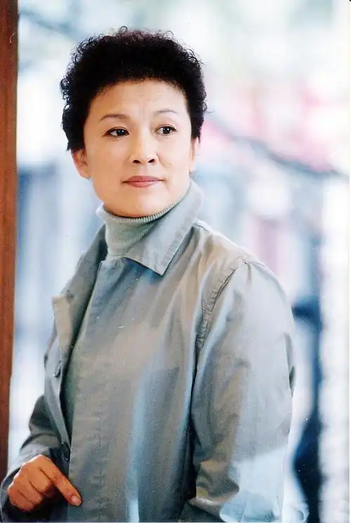 演员宋春丽个人简历 老戏骨宋春丽为拍戏终生未育(1)