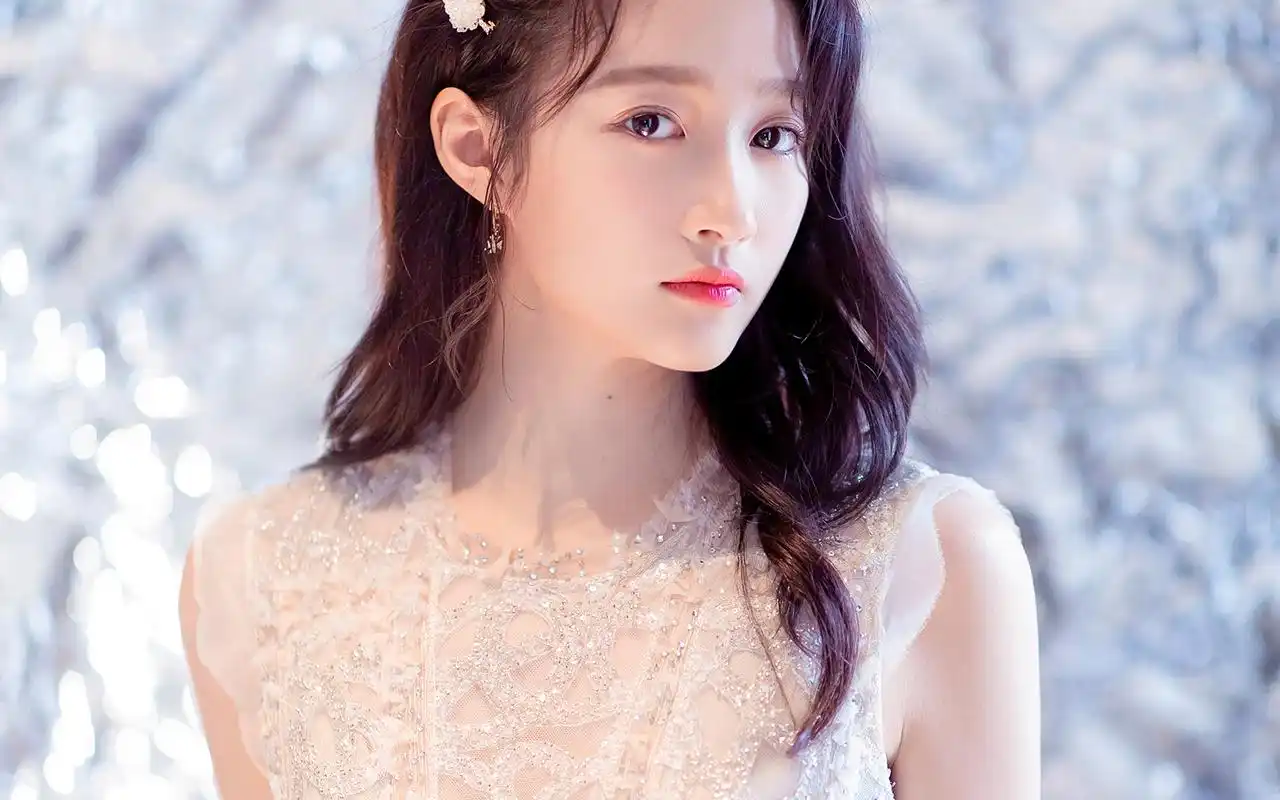 关晓彤仙气十足写真桌面壁纸