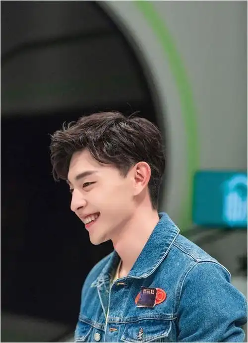 退网1年后再看邓伦如今的窘境真是可恨又可悲